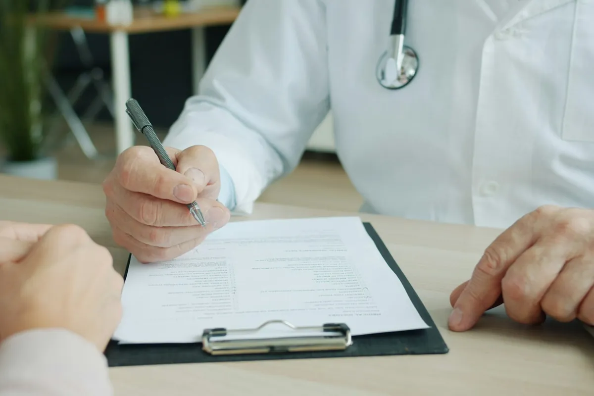Eine Behandlung wird in der Patientenakte dokumentiert